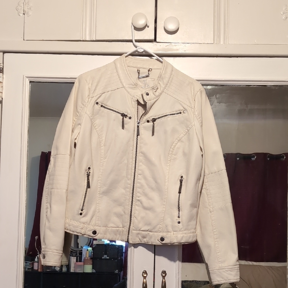 Elegant Women's Cream Leather Jacket